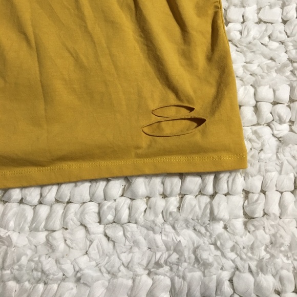 🌸BOUTIQUE | Mustard yellow rose emblem sliced up tee - Picture 4 of 5